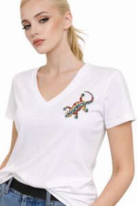 Kadın Beyaz V Yaka Tişört Mozaik Kertenkele Baskılı %100 Pamuk Günlük Rahat Kesim Basic T-Shirt