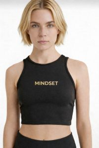 Altın Baskılı Siyah Sporcu Büstiyeri – Fitness & Yoga Crop Top